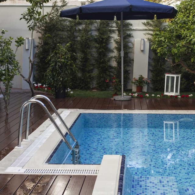 Pools, Hot Tubs & Supplies