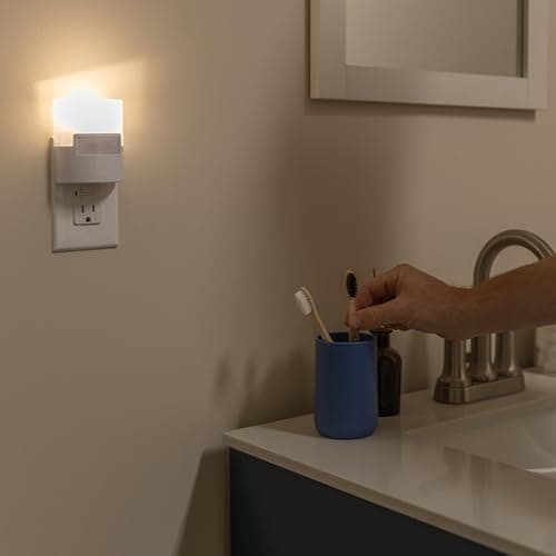 GE LED Motion Sensor Night Light, Plug into wall, 40 Lumens, Soft White, UL-Certified, Energy Efficient, Ideal Nightlight for Bedroom, Bathroom, Kitchen, Hallway, 46632, White, 2 Pack