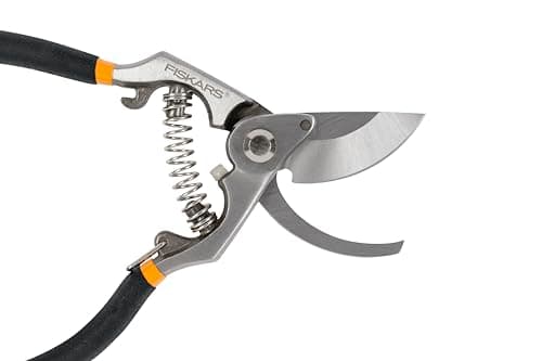 Fiskars Forged Steel Bypass Pruner - Ultra-Durable, Ergonomic Design for Comfortable Use while Gardening - Cut and Prune Stems and Light Branches up to ¾” diameter - 375 Years of Quality