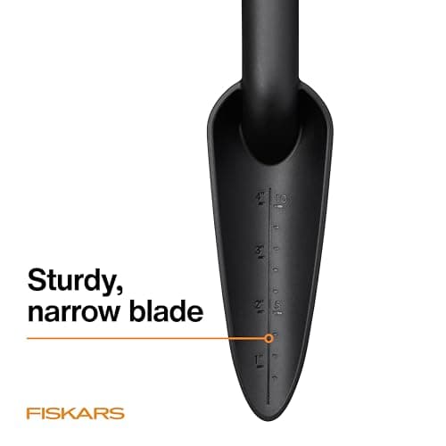 Fiskars Eco Transplanter with Narrow Curved Spade, Depth Markings, Ergonomic Handle, UV Resistance, Ideal for Seedlings and Small Plants