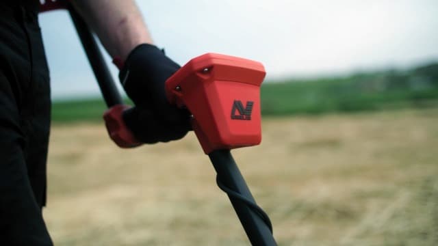 MINELAB Vanquish 340 Multi-Frequency Auto-Select Metal Detector for Adults with V10 10"x7" Double-D Waterproof Coil (3 Detect Modes)