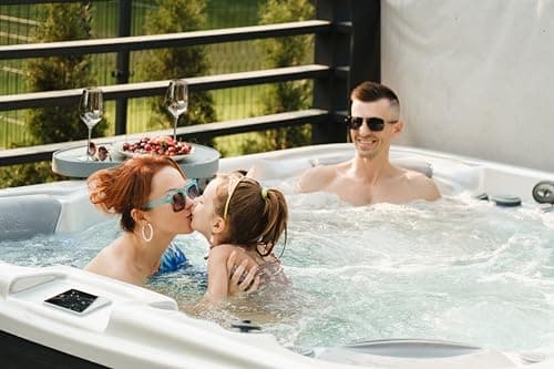 Hot Tub Bubble Blanket,16-mil 7x7 Foot Square Spa Cover Hot Tub Solar Cover, Heavy-Duty Heat Retaining Thermal Blanket.