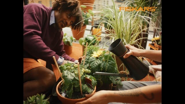 Fiskars Small Watering Can (40 oz) for Indoor Gardening, Water Can for Indoor Plants, Anti-Drip and Removable Nozzle, Made with Recycled Plastic