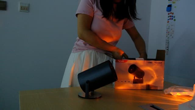 Portable Outdoor Projector with Battery, Mini Projector with WiFi and Bluetooth, 1080P Supported, Auto Keystone, Electric Focus, 180° Rotatable, Suitable for Camping, Family Gatherings, Party