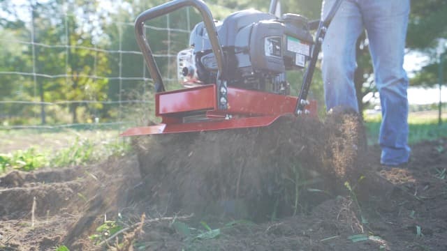 Toro Full Size Front Tine Tiller, 163cc Briggs & Stratton 4-Cycle Engine, Adjustable Tilling Width Up to 21", Variable Wheel Settings, Model Number: 58602
