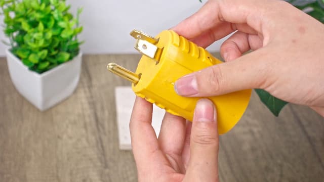 Kanayu Generator Transfer Switch Adapter Compatible with NEMA TT-30P Male to L14-30R Female, 30 Amp 3 Prong to 4 Prong Lock RV Generator Plug Adapter to House Inlet Box(Yellow)