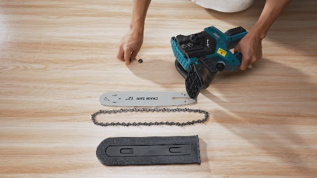 Seesii Chainsaw Cordless 12-inch, Electric HandHeld Chain Saw, 12-in Portable Chainsaw Battery Powered Saws for Trees Wood Cutting, 2 * 4.0Ah Battery and Charger Included, CH1200+