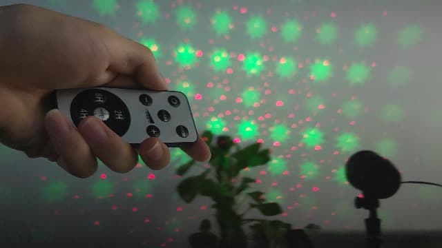 Christmas Projector Lights Outdoor, Waterproof Christmas Laser Lights Landscape Spotlight Decorative Stage Lights with Red and Green Xmas Patterns for Party Garden Patio Wall Ceiling Floor