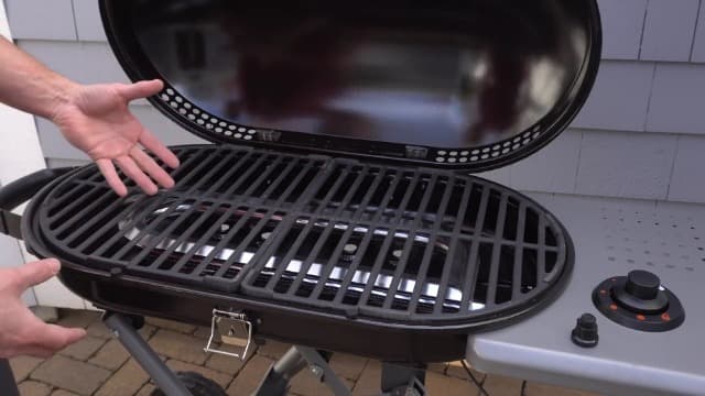 Portable Propane Gas Grill, 15,000 BTU Foldable Outdoor Grill with 348 Sq. In. Grilling Area for Camping, BBQ, Parties, Backyard, Beach Outings