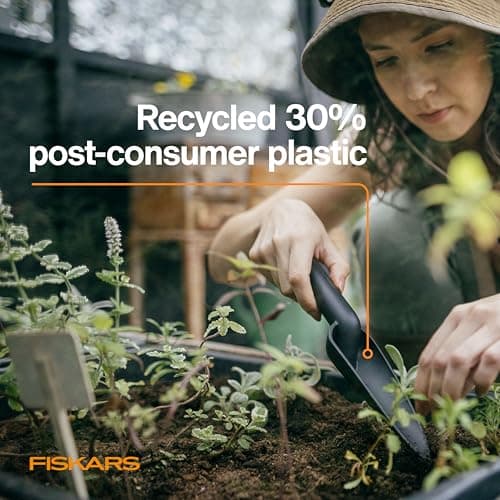 Fiskars Eco Transplanter with Narrow Curved Spade, Depth Markings, Ergonomic Handle, UV Resistance, Ideal for Seedlings and Small Plants