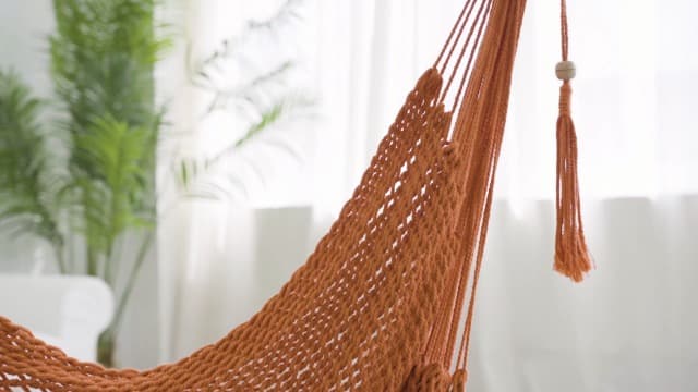 Hammock Chair，Max 330lbs, Large Hanging Chair, Soft Cotton Rope Swing Chair with High Load-Bearing Metal Rod,Indoor Outdoor Garden Yard Living Room Use Beige