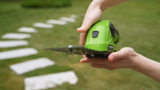WORKPRO Cordless Grass Shear & Shrubbery Trimmer - 2 in 1 Handheld Hedge Trimmer 7.2V Electric Grass Cutter 2.0Ah Rechargeable Lithium-Ion Battery and USB Cable Included