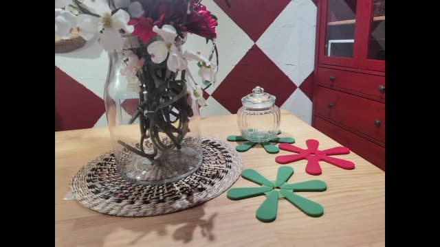 Silicone Trivets for Hot Dishes,Tree Shaped Trivets Set for Hot Pots and Pans, Tree Coasters/Tree Trivets,Hot Pads for Kitchen Decor and Accessories, 3 Pot Holders and 1 Stand (Christmas Round)
