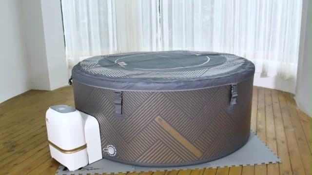 M Spa Round Inflatable Bubble Massage Spa, 4 to 6 Person Outdoor Hot Tub, Duet