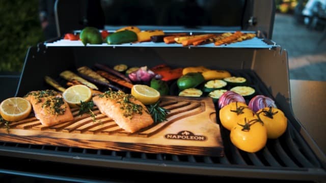 Napoleon - Rogue 425 Natural Gas Grill with Range Side Burner, Black, 3 Stainless Steel Main Burners
