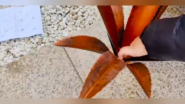 DIY Metal Agave Plant Art Yard Tequila Art Sculpture, Tequila Rustic Garden Sculpture Statue Outdoor Decor,Agave Metal Plants for Yard, Garden Lawn Ornaments (12 Leaves -Blue)