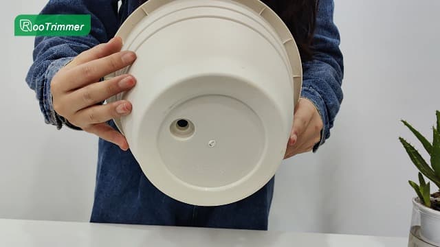 Plant Pots Set of 5, 10" Outside Diameter Flower Pots, 8.5" Inner Diameter Plant Planters with Drainage Hole, Durable Garden Pots Perfect for Indoor & Outdoor Plant Planting, Decor, White