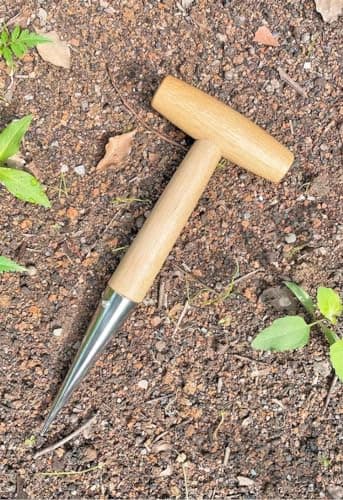Hand Dibber Stainless Steel Sow Dibbler with Wooden Handle Garden Hole Punch Dibbler Tool for Planting Flowers Tulips, Transplanting Plants,Transplanting Seedling (Garden Dibbler)