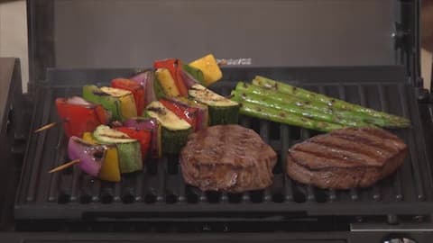 Hamilton Beach Electric Indoor Searing Grill with Adjustable Temperature Control to 450F, 118 sq. in. Surface Serves 6, PFAS-Free Removable Nonstick Grate, Stainless Steel (25360)