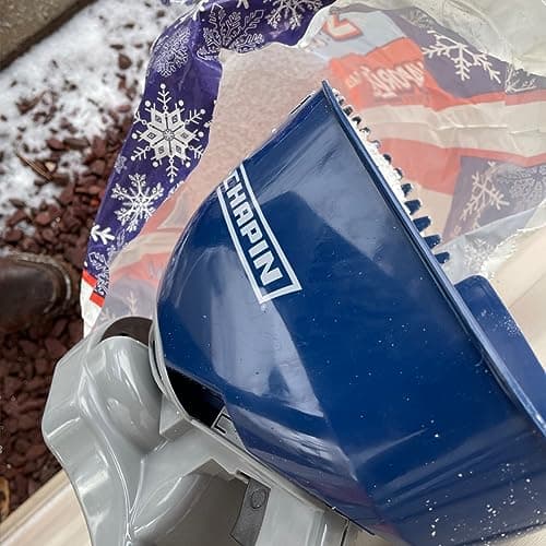 Chapin 8705A 1.6-Liter (0.3-Gallon) Ice Melt and Salt Hand Crank Spreader, Poly Toothed Edge Scoop with Thumb Control Gate and Impeller, Ideal for Small Spaces, Blue