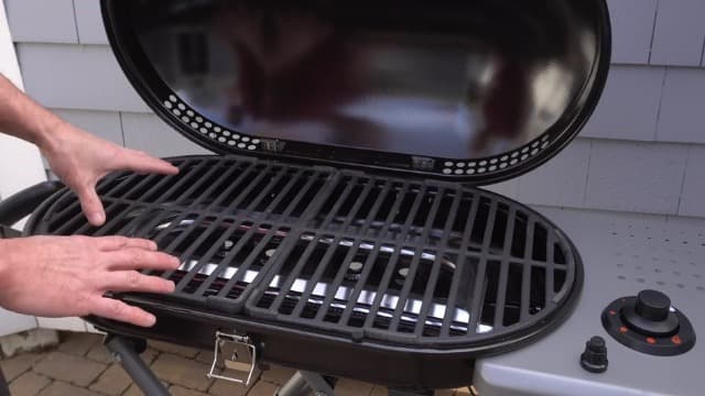 Joy Pebble Portable Propane Gas Grill, 15000BTUS,BBQ Gas Grill with 348 SQ Inch Large Cooking Areas, Sturdy Quick-Fold Legs, Portable & Foldable BBQ Grill for Outdoor Camping/Tailgating/Picnic, Black
