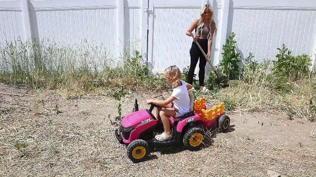 24V Ride On Tractor w/Tiltable & Detachable Trailer, 2x65W Motors, EVA Tires, Remote Control, Bluetooth, Shifter, Music, Electric Car for Kids Ages 2-5, Red