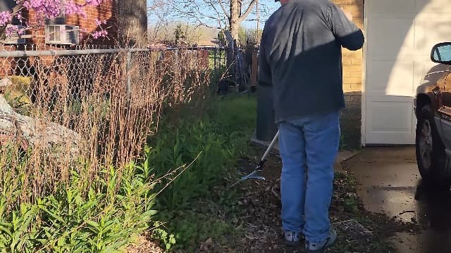 Buyplus Adjustable Garden Leaf Rake - 24 to 63 Inch Telescopic Metal Expandable Folding Leaves Rake for Lawn Yard, Flowers Beds, Black
