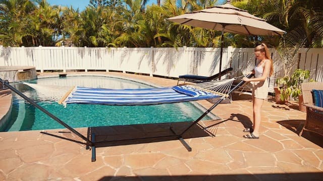 SUNCREAT Hammocks Quilted Fabric Hammock, Double Hammock with Spreader Bar, Soft Pillow, Max 475lbs Capacity, Blue Stripes