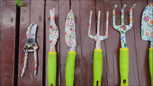 Garden Tool Set 9 Piece Heavy Duty Aluminum Gardening Hand Tools Kit Cute Gardening Supplies with Non-Slip Rubber Grip Gift for Women/Parent