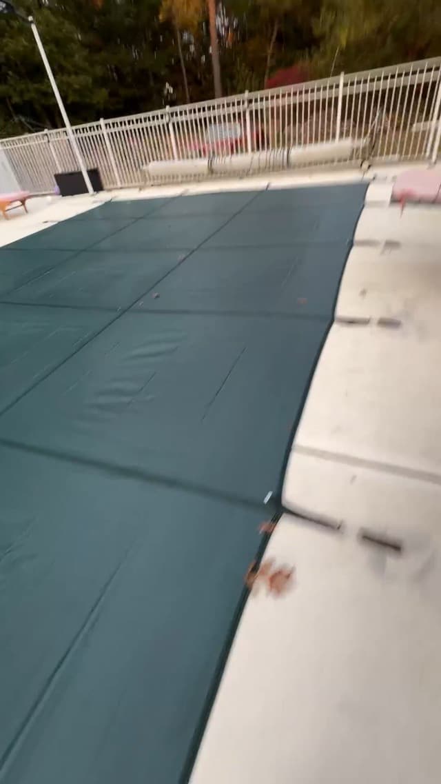 VEVOR Inground Pool Safety Cover 18' x 36' Rectangle with 4x8ft Center End Step, Safety Pool Covers Green Mesh, 15-Year Warranty, Triple Stitched, MAX Strength Winter Safety Cover for Children & Pets