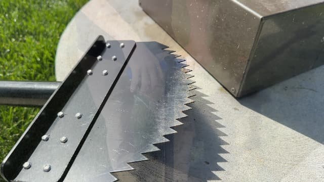 One-Piece 40in Manual Edger Lawn Tool with Spring Steel Blade Manganese Steel Border Edger for Landscaping Rustproof Half Moon Edger with Rubber Handle for Garden Maintenance