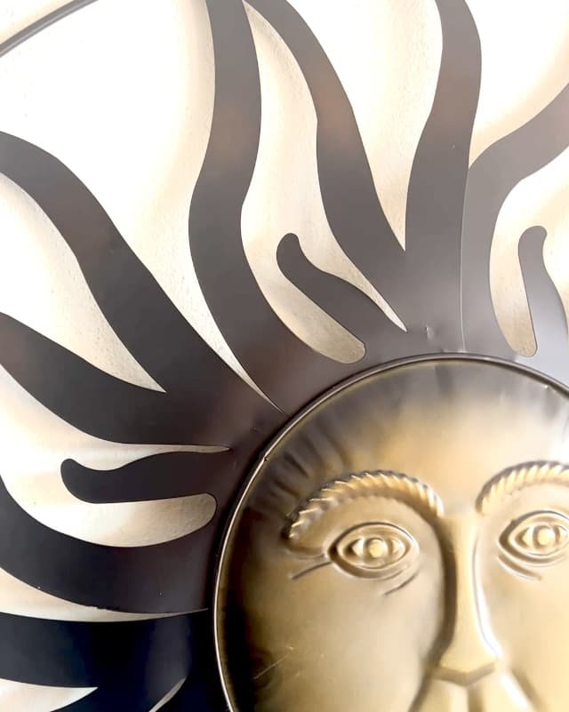 Bellaa 20018 Large Sun Metal Wall Art Sculpture Indoor Living Room Outdoor Garden Patio Farmhouse Home Decor Hanging Retro Rustic Statue Figurine