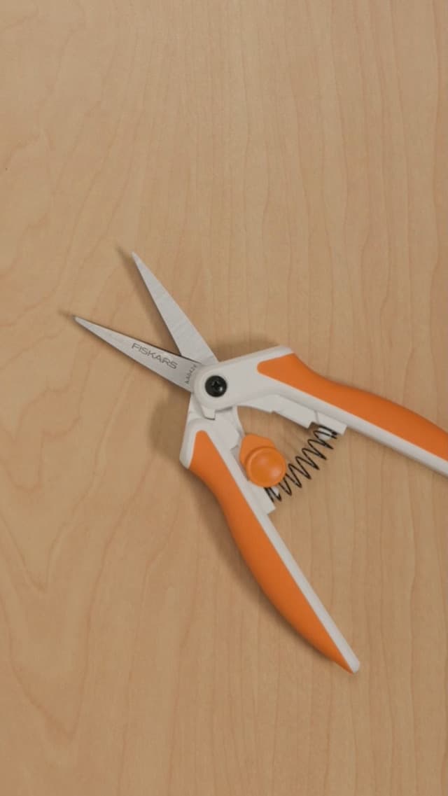 Fiskars Micro-Tip Spring Assisted Scissors, Precision Cutting Stainless Steel Blades, Comfort Handle, Cut Details in Fabric, Sewing Scissors and Arts and Crafts Tools