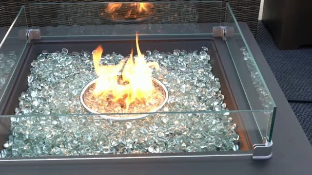 Fire Pit Wind Guard, 17.5 Square Fire Pit Glass Wind Guard Made of Clear Tempered Glass, Set with Assembly Instructions, Screwdriver, Easy to Install