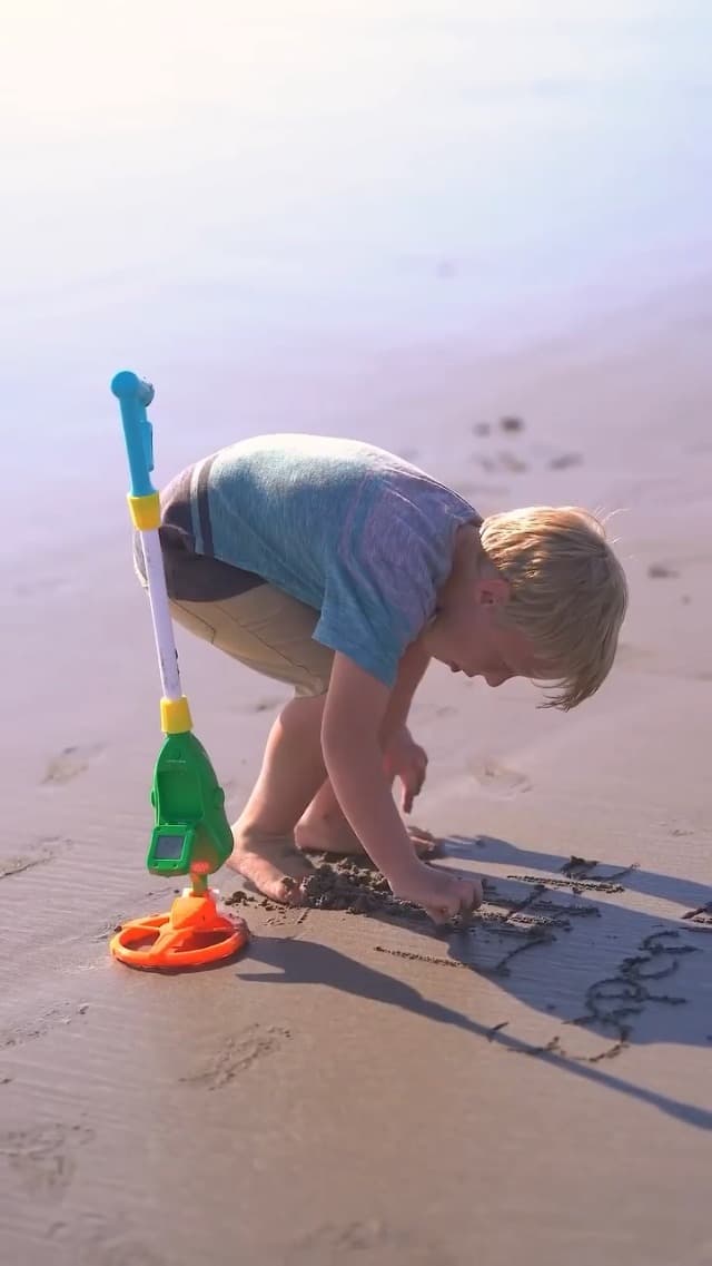 Metal Detector for Kids, Adjustable Beach Metal Detectors with LCD Screen, Detects 6" Underground, STEM Outdoor Activity Kit for Boy, Educational Gifts for Boys & Girls Ages 4-8 9 10-12 Years Old