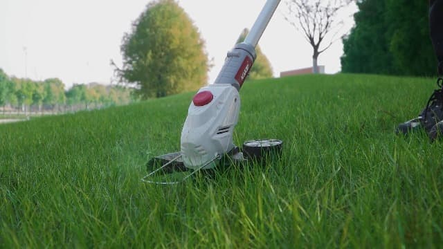 20V Cordless Grass Trimmer with 260mm Cutting Width & 8000RPM | 45Min Runtime, 3-5H Charge, 10 Extra Blades, 4D Rotating Head & Flower Protector for Lawn Edging