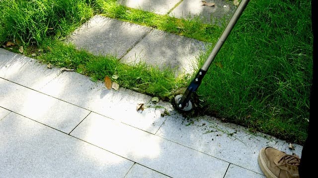 Wheel Rotary Edger Lawn Tool, Grass Edge Trimmer, Sidewalk Manual Lawn Edger, Strong 3 Sections Stainless Steel Handle with Cushion Grip, 58.3-Inch