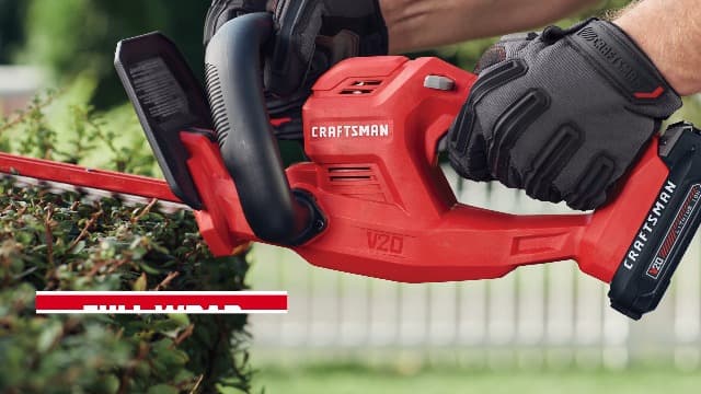 CRAFTSMAN V20 Cordless Hedge Trimmer, 20 inch, Battery and Charger Included (CMCHT810C1)
