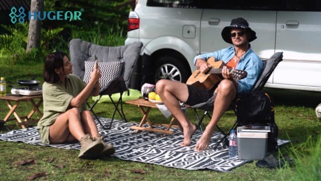 Outdoor Rug Mats, Large Waterproof Outdoor Area Rug, Reversible Portable Outdoor Plastic Straw Carpet for RV Deck Camping Front Door Indoor Outside Porch Picnic (5x8ft Geometric Black&White)