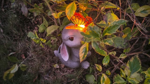 Garden Statue Outdoor Decor-Rabbit with Solar Butterfly Changing Lights Garden Statues,Bunny Statue for Patio,Balcony,Yard,Lawn Ornament,Gardening Gifts for Mom Grandma