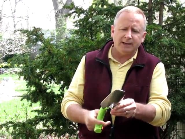 Radius Garden 100 Aluminium Hand Trowel - Rust-Proof – Latex-Free– Comfortable Grip- Lightweight- for Planting, Weeding and Digging, Original Green