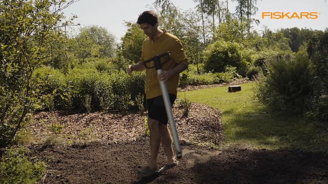 Fiskars Xact Standing Bulb Planter, 41.3 Inch, Silver