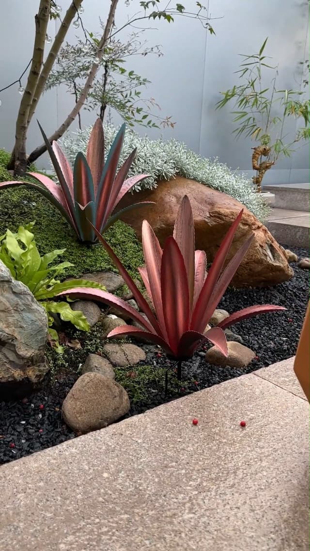 Enlarge Thickened Wind Resistant Metal Agave Garden Art Metal Plant Country Garden Sculpture Statue Outdoor Decoration Agave Metal Plant Courtyard Garden Lawn Ornament Gift (1, 12 Leaves red)