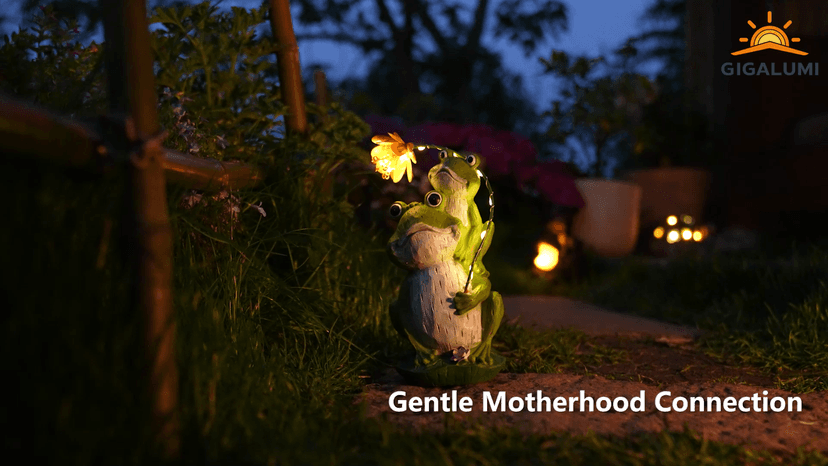 GIGALUMI Solar Garden Statues Loving Frog Garden Decor Figurine Lights for Outside, Yard Decorations Outdoor Patio Decor, Gardening Gifts for Women