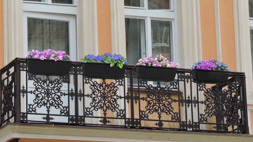 YBING Railing Planter Box 4 Pack Window Boxes Planter with Adjustable Brackets Deck Railing Hanging Flower Boxes 16.9 Inches Balcony Planters Black Fence Hanging planters for Outdoor