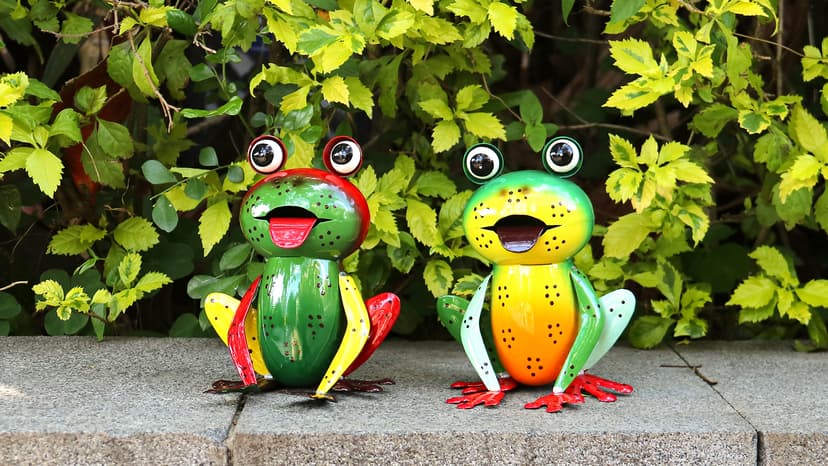 Metal Garden Decor Yard Art for Outside Set of 2 Cute Big Frogs Lawn Patio Ornaments Backyard Decorations Garden Gifts for Mom - (Yellow,Green)