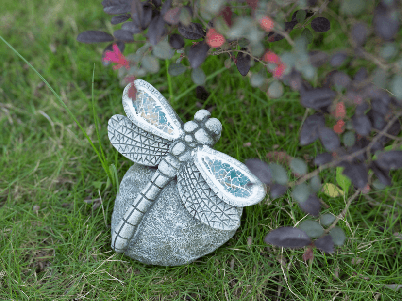 Garden Statue Dragonfly,Solar Dragonfly Decor for Outdoor,Resin Dragonflies Figurine with Solar Light for Patio,Balcony,Yard,Lawn Ornament,Perfect Garden Gift