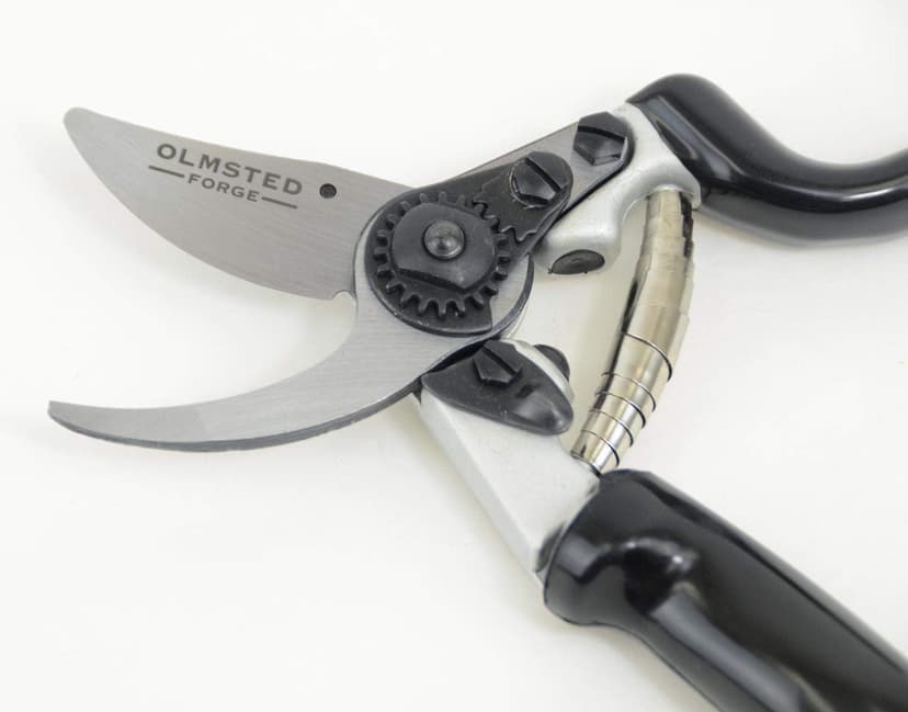 Hand Bypass Pruner with Rotating Handle