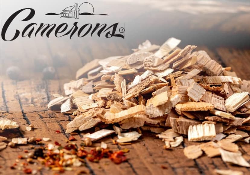 Camerons All Natural Oak Wood Chips for Smoker - 260 Cu. in. Bag, Approx 2 Pounds - Kiln Dried Coarse Cut BBQ Grill Wood Chips for Smoking Meats - Barbecue Smoker Accessories - Grilling Gifts for Men