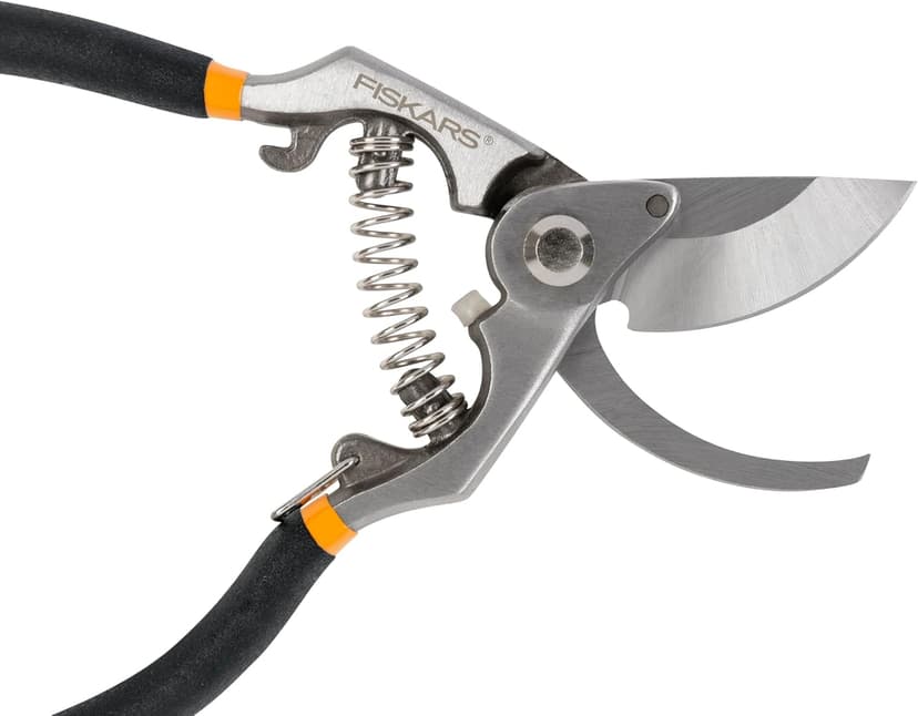 Fiskars Forged Steel Bypass Pruner - Ultra-Durable, Ergonomic Design for Comfortable Use while Gardening - Cut and Prune Stems and Light Branches up to ¾” diameter - 375 Years of Quality